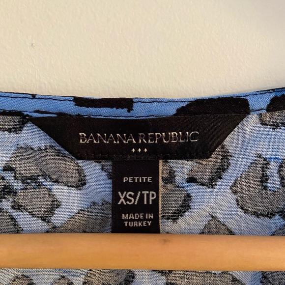 Banana Republic XS Crop Blue and black leopard print top - Picture 4 of 7